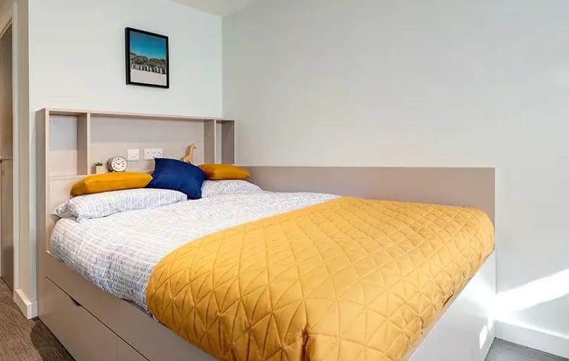 7-Bed Standard Ensuite (Restricted View), Carrick View, 110 Kimberley Park Road, City Centre, Falmouth - Image 1