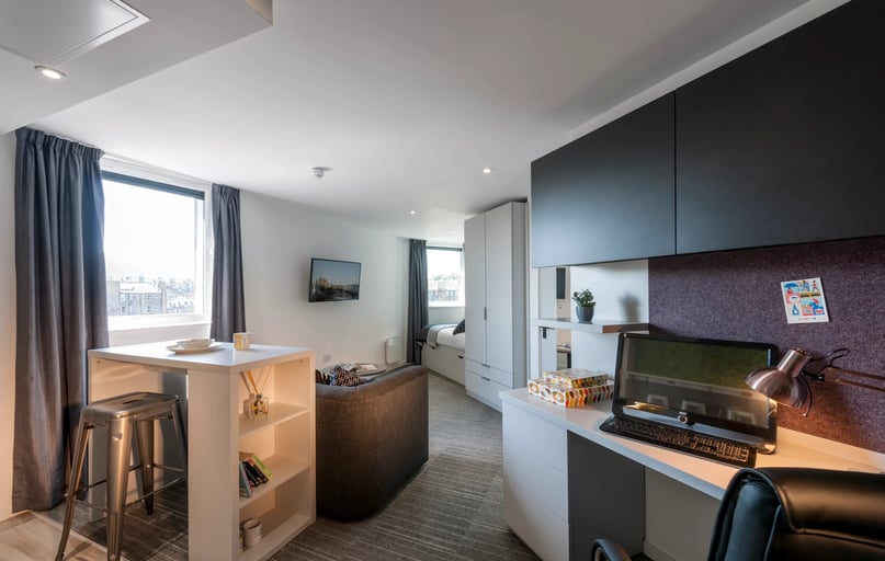 Studio - Platinum, New Park, Bothwell Street, Marchmont, Edinburgh - Image 1