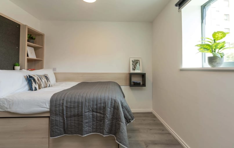Studio - Bronze Plus, The Lyra, Portal Way, North Acton, London - Image 1