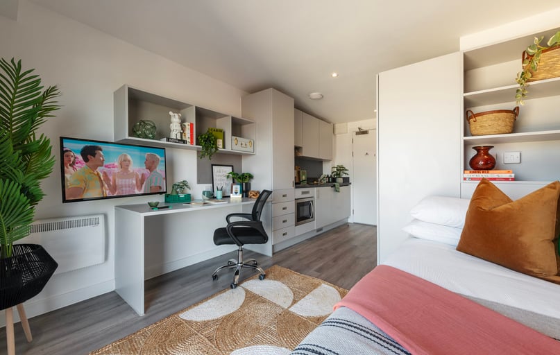 Luxe Studio Plus, Infinity, 8 Parkside, City Centre, Coventry - Image 1