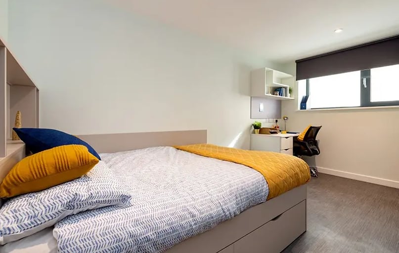 8-Bed Medium Ensuite (Superior View), Carrick View, 110 Kimberley Park Road, City Centre, Falmouth - Image 1