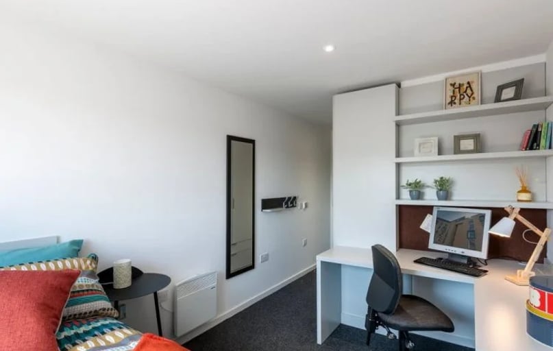 Standard Ensuite, New Park, Bothwell Street, Marchmont, Edinburgh - Image 1