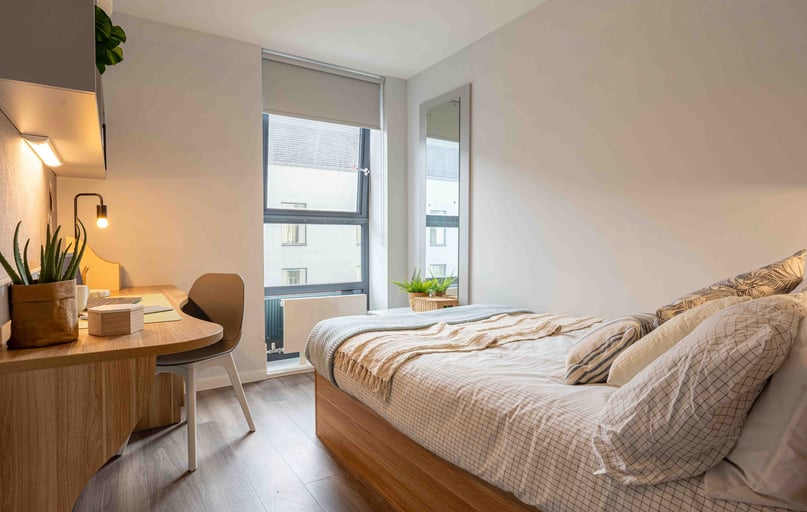 iQ Sterling Court, 6 Lakeside Way, Wembley, London - Image 1