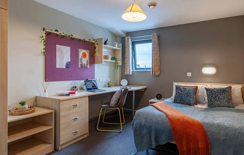 Crown House, 10 Crown Street, City Centre, Reading - Image 1