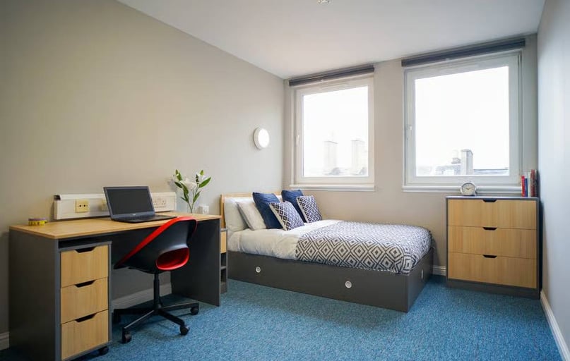 8 Roxburgh, Roxburgh Place, City Centre, Edinburgh - Image 1