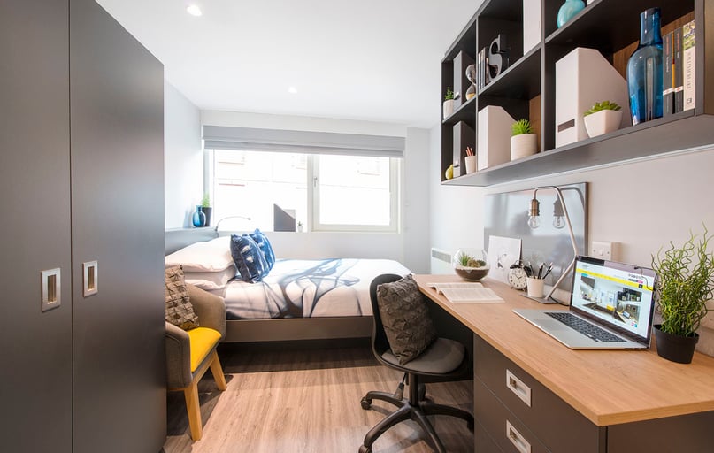 Therese House, 29- 30 Glasshouse Yard, Barbican, London - Image 1