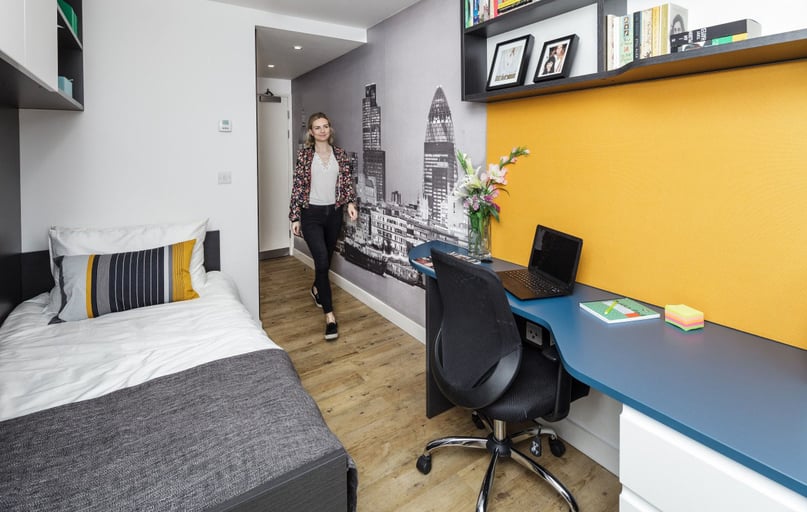 Tower Bridge, 52 Minories, Tower Hill, London - Image 1