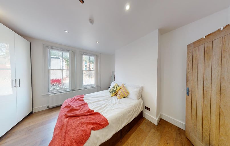 London Road, Oadby, Leicester - Image 1