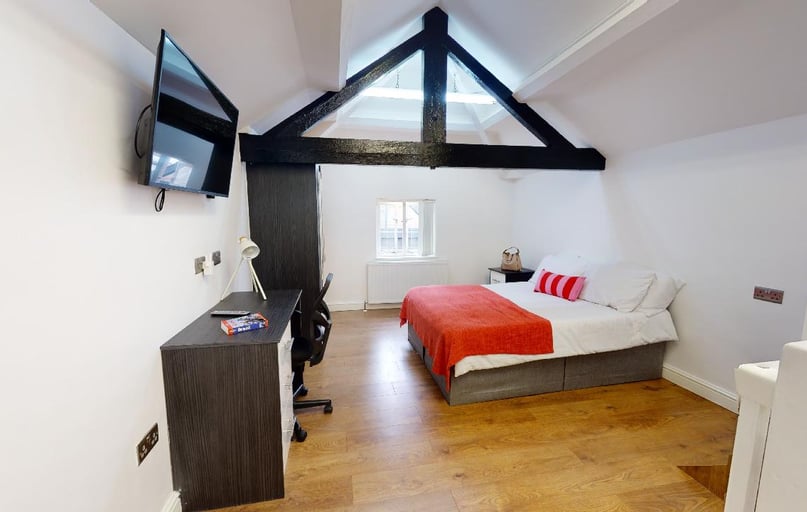 London Road, Victoria Park, Leicester - Image 1