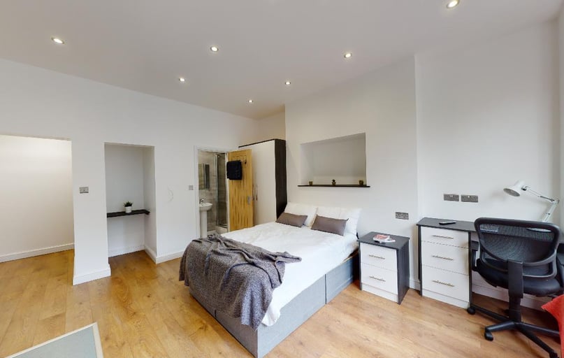 London Road, Victoria Park, Leicester - Image 1