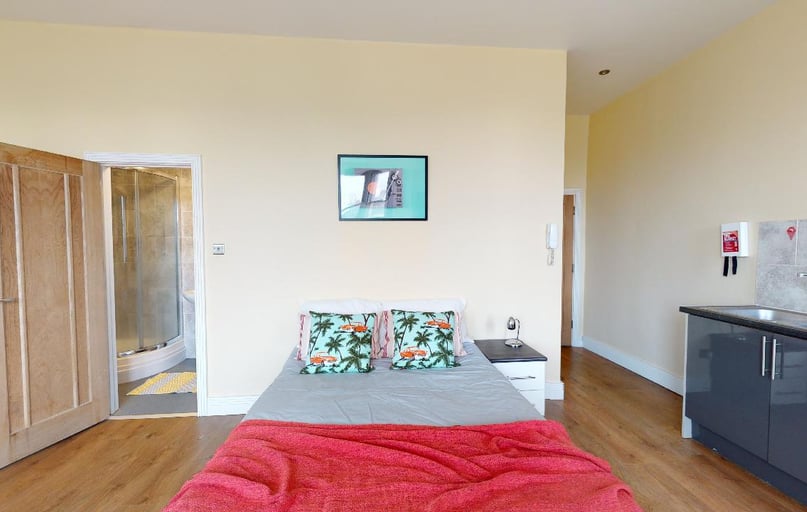 London Road, Victoria Park, Leicester - Image 1