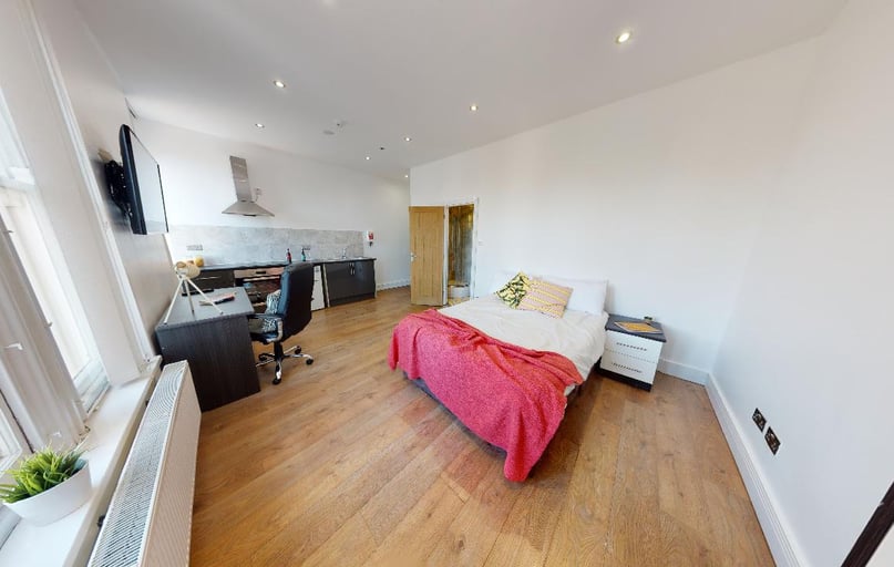 London Road, Victoria Park, Leicester - Image 1