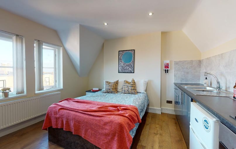 London Road, Victoria Park, Leicester - Image 1