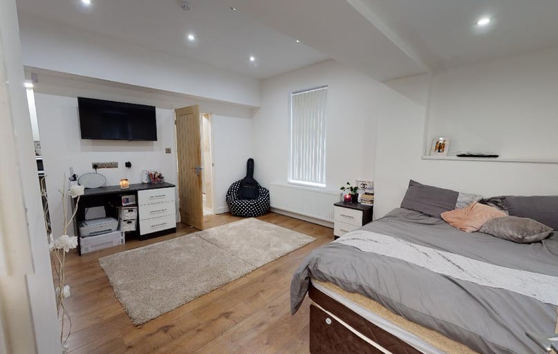 St. Peters Road, Highfields, Leicester - Image 1