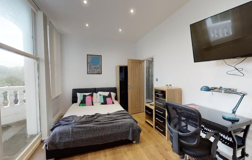 London Road, Victoria Park, Leicester - Image 1