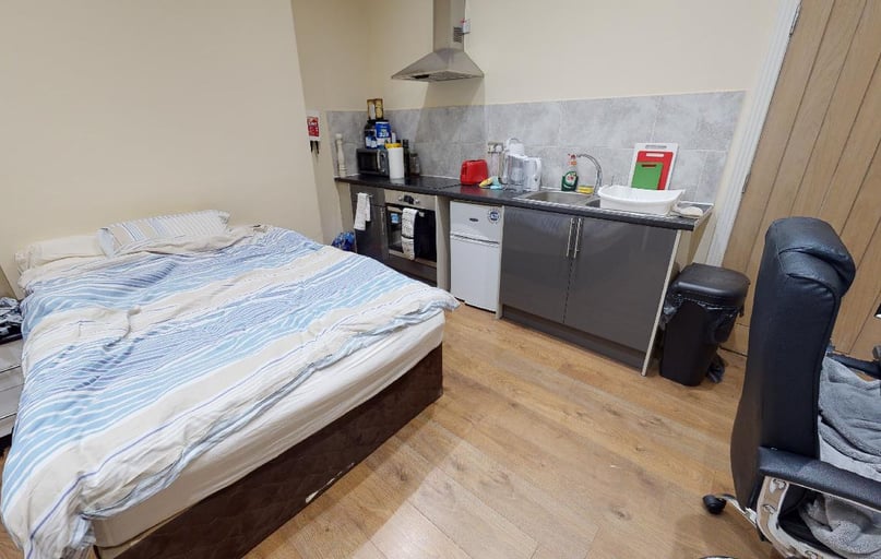 London Road, Victoria Park, Leicester - Image 1