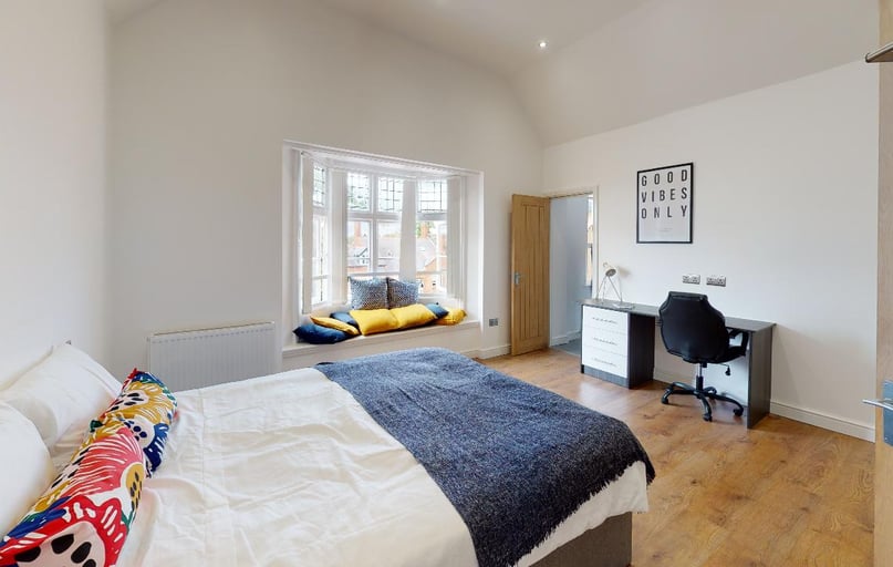 Salisbury Road, Victoria Park, Leicester - Image 1