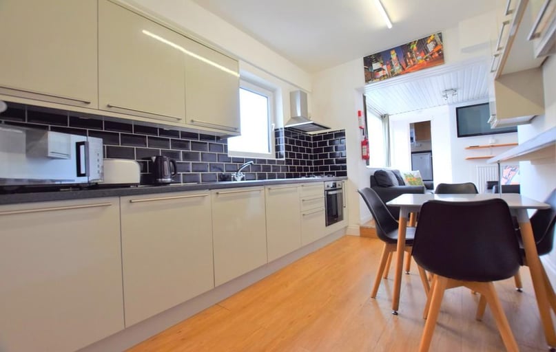 Beechwood Terrace, North Hill, Plymouth - Image 1