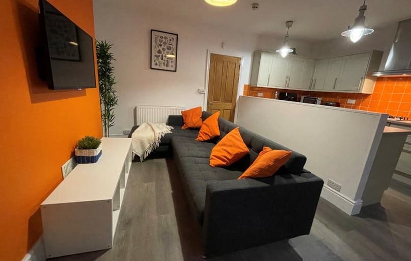 Houndiscombe Road, Mutley, Plymouth - Image 1