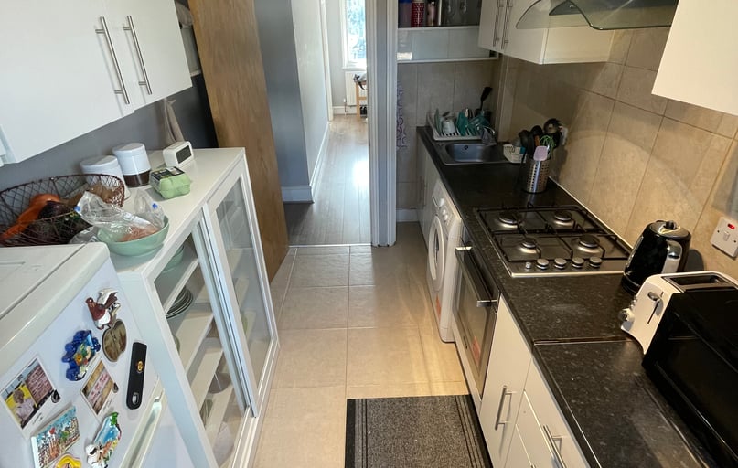 Gunnersbury Avenue, Acton, London - Image 1