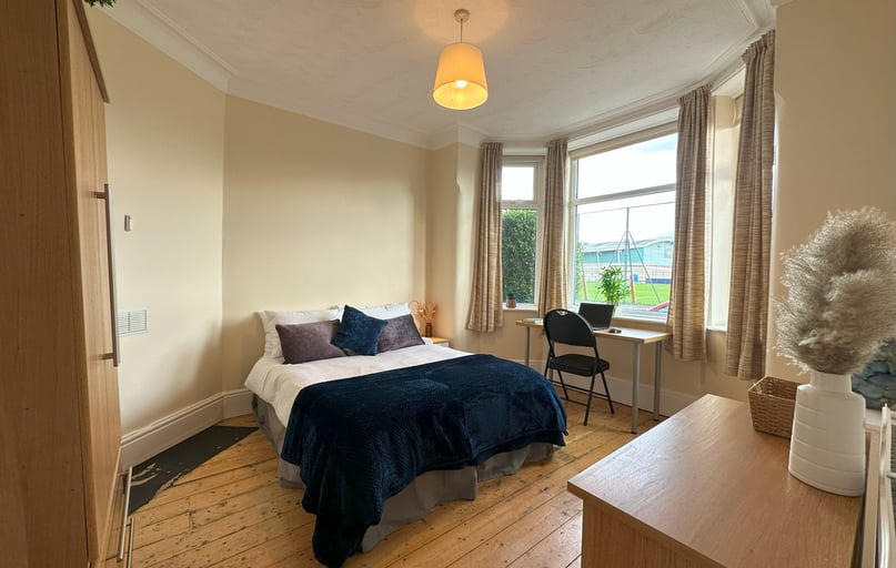 Platt Lane, Rusholme, Manchester - Image 1