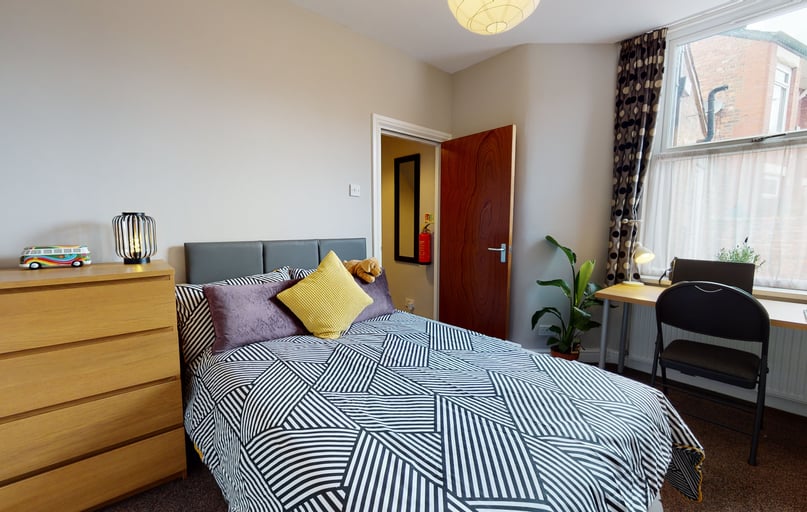 Platt Lane, Rusholme, Manchester - Image 1