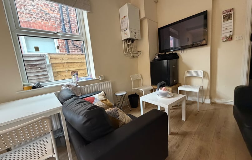 Mabfield Road, Fallowfield, Manchester - Image 1
