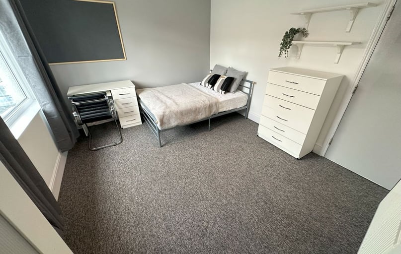 Fawcett Road, Southsea, Portsmouth - Image 1