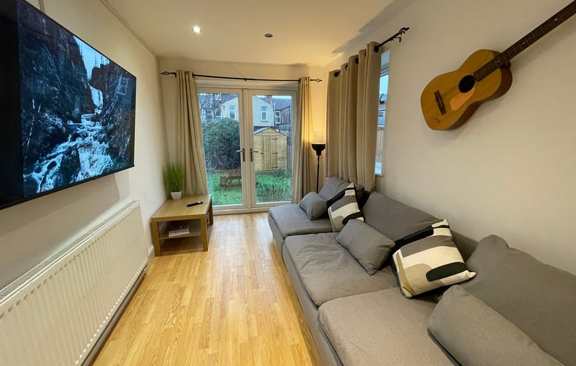 EDMUND RD - 5x DOUBLE BEDS + BILLS INCLUDED, Southsea, Portsmouth - Image 1