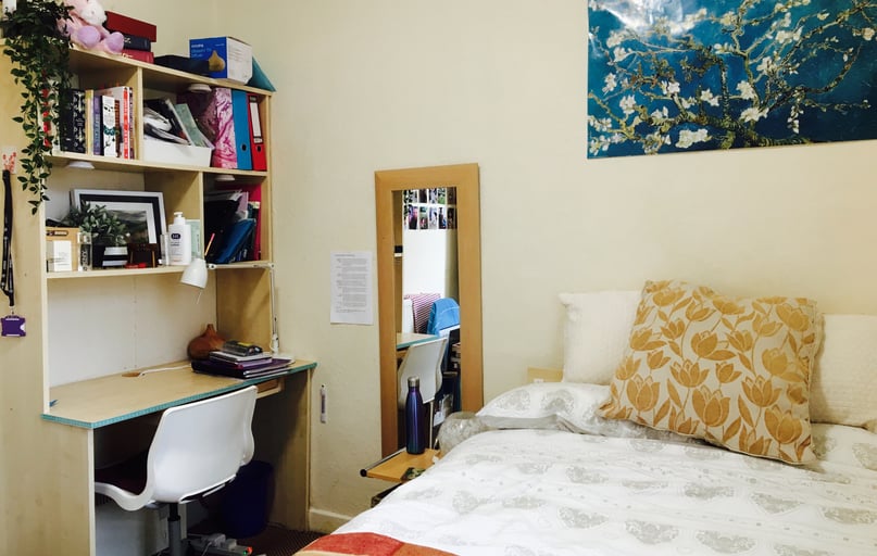 Belle Vue Road, Hyde park, Leeds - Image 1