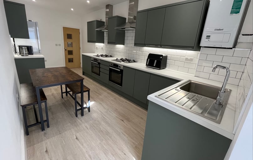 Smithdown Road, Sefton Park, Liverpool - Image 1