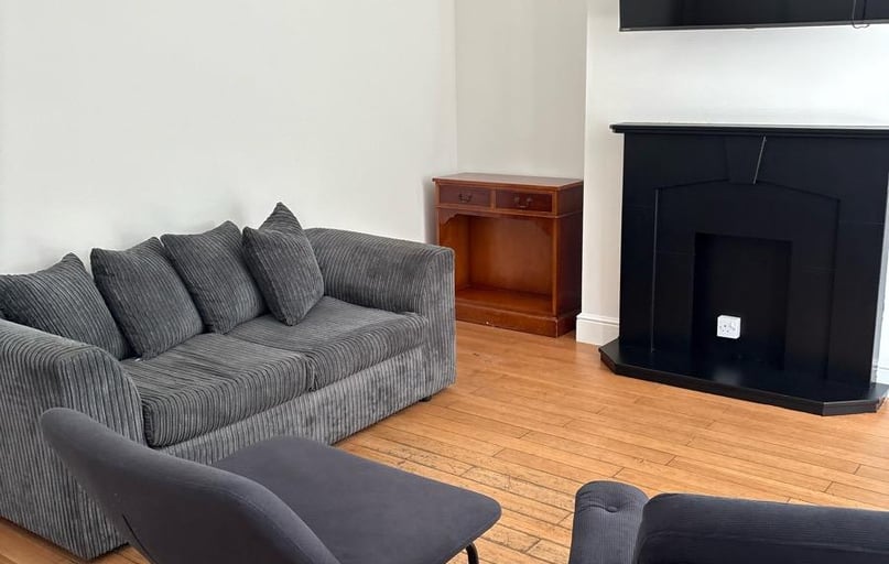 Kings Grove, Peckham, London - Image 1