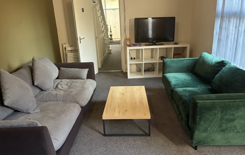 Hanover Square, City Centre, Leeds - Image 1