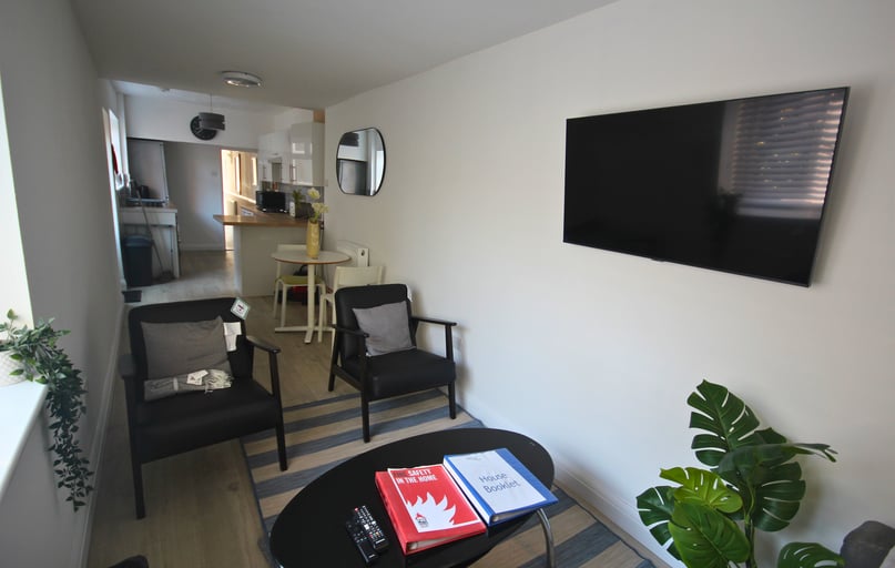 Fawcett Road (Popular Student Road), University of portsmouth, Portsmouth - Image 1