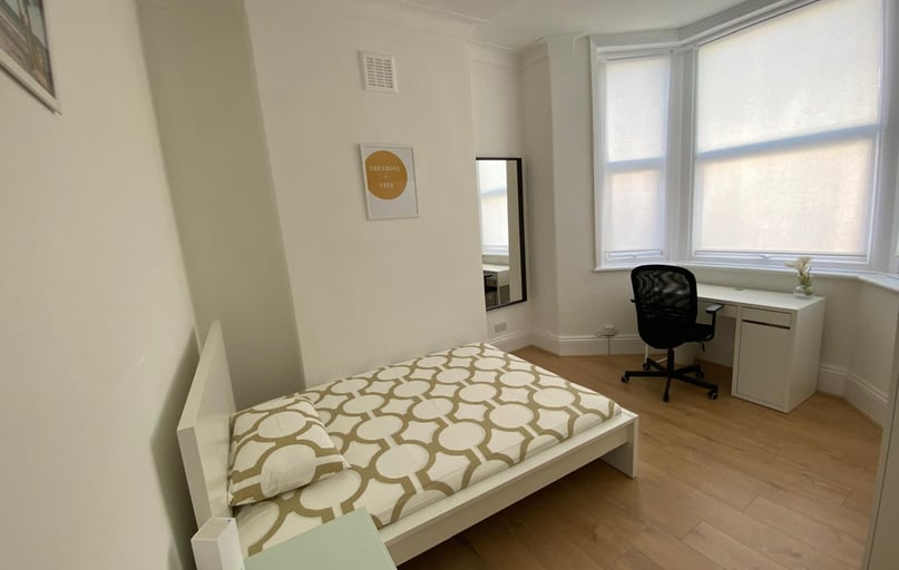 Floyd Road, Charlton, London - Image 1