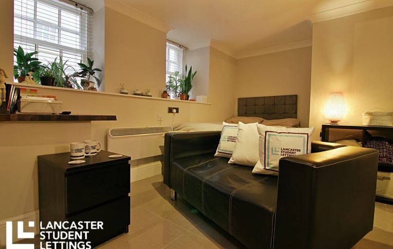 St. Leonards Gate, City Centre, Lancaster - Image 1