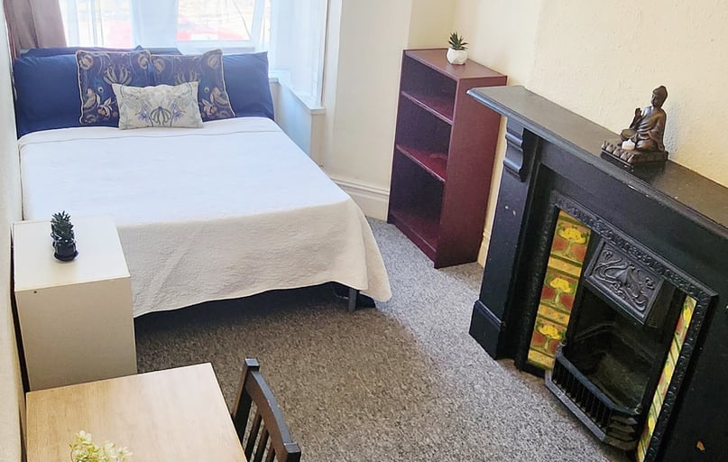 Fishponds Road, Fishponds, Bristol - Image 1