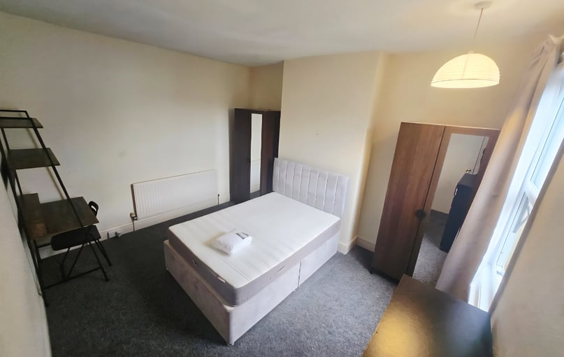 Fishponds Road, Fishponds, Bristol - Image 1