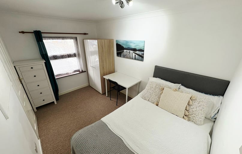 Staple Hill Road, Fishponds, Bristol - Image 1