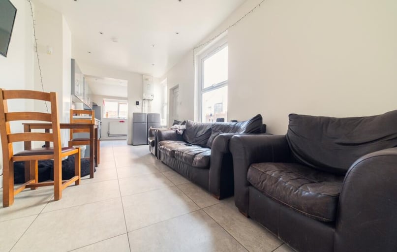 Talworth Street, Plasnewydd, Cardiff - Image 1