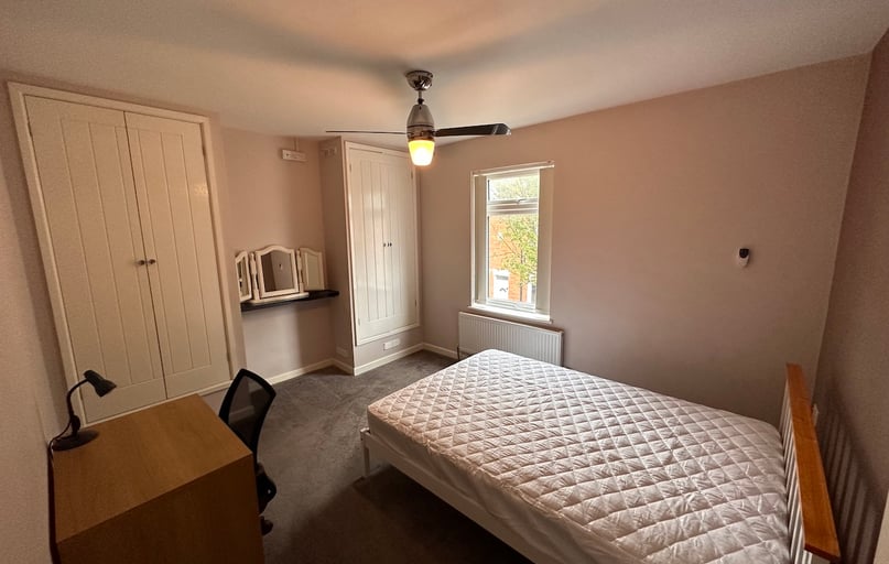 Robinhood Street, City Centre, Gloucester - Image 1