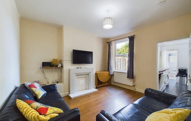 Bishopstone Road, City Centre, Gloucester - Image 1