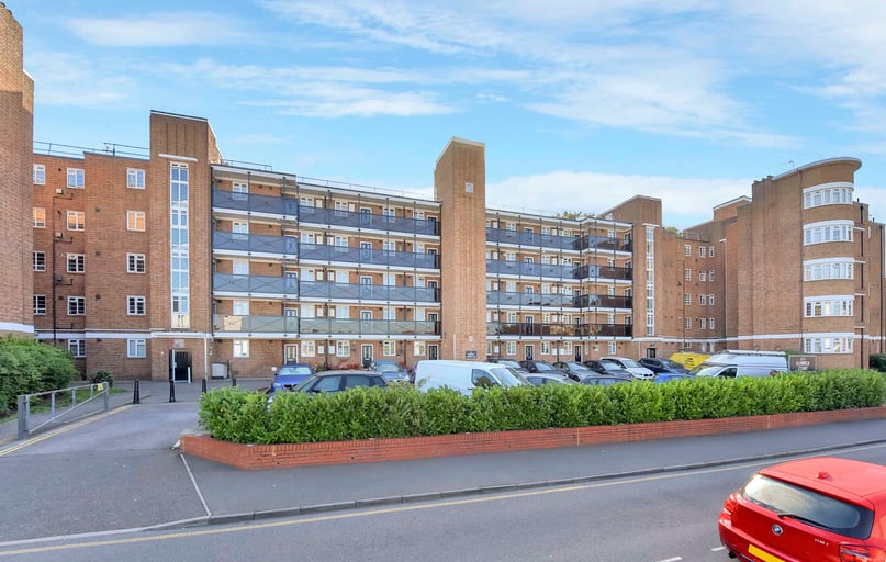 Glenbuck Road, Oakhill, Surbiton - Image 1