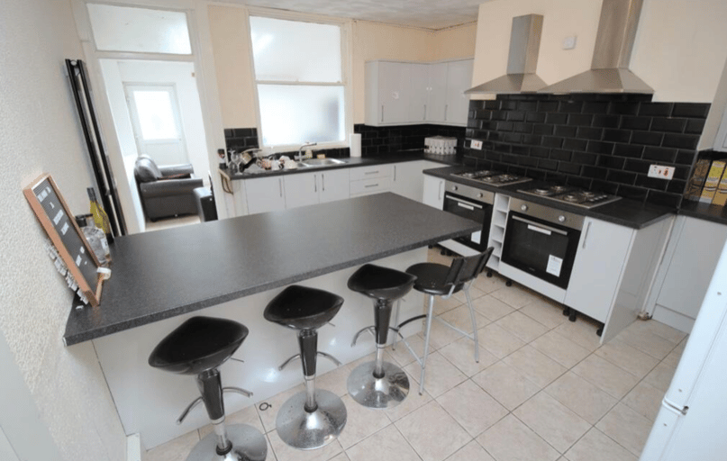 Kensington Terrace, Hyde Park, Leeds - Image 1