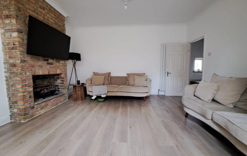 Beech Street, Hornchurch, London - Image 1