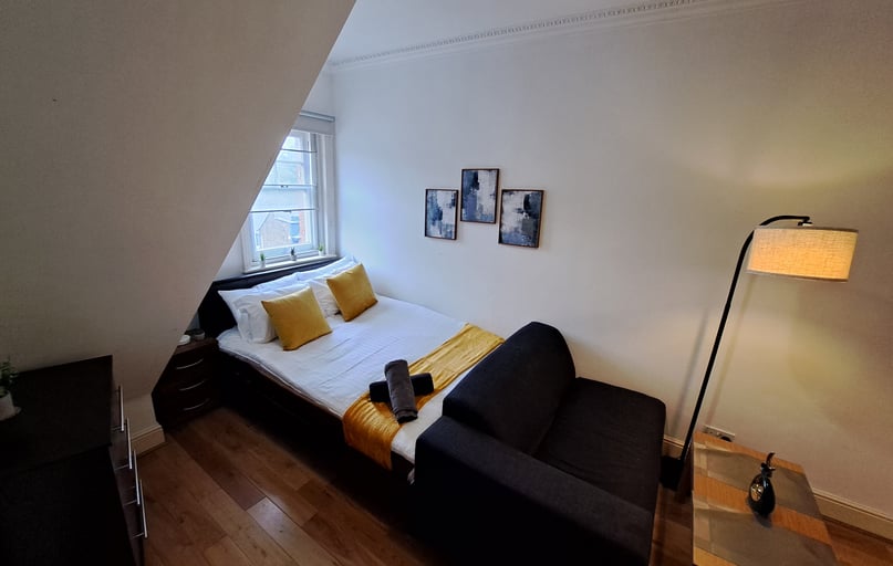 Highbury Corner, Highbury, London - Image 1