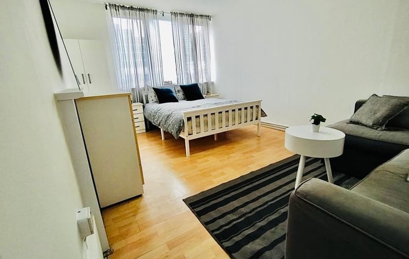 Poplar High Street, Poplar, London - Image 1