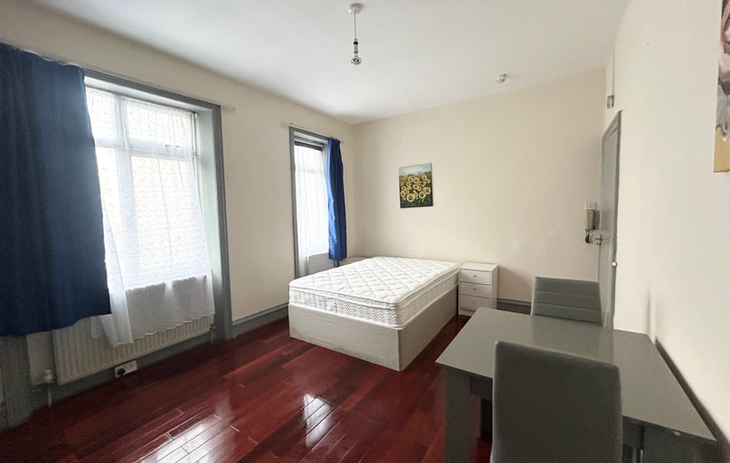 Chatsworth Road, Brondesbury Park, London - Image 1