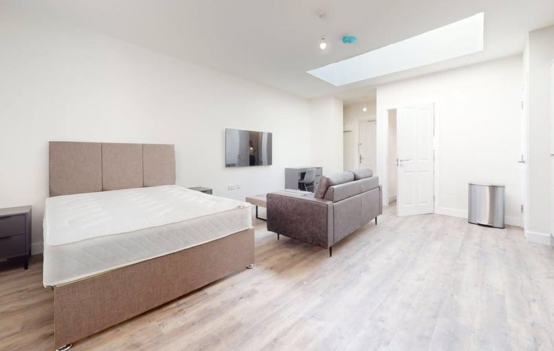 Triangle West, Clifton, Bristol - Image 1