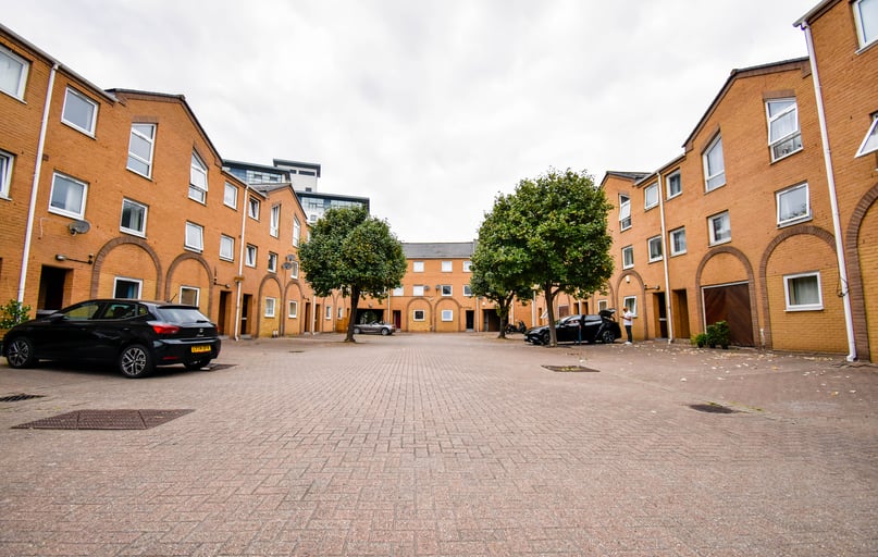 Cyclops Mews, Isle of Dogs, London - Image 1